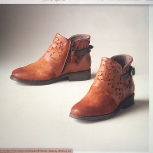 NEW Star Anise Boots from Sundance (Miz Mooz)
